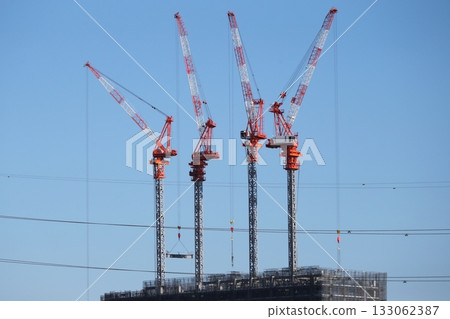 一台起重機在建築工地的形象 133062387