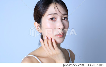 患有粗糙皮膚的女性形象 133062408