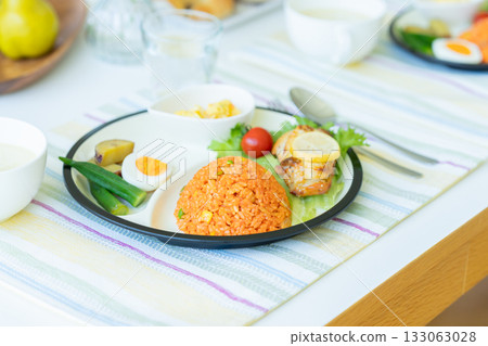 Dining table image Dining table image 133063028