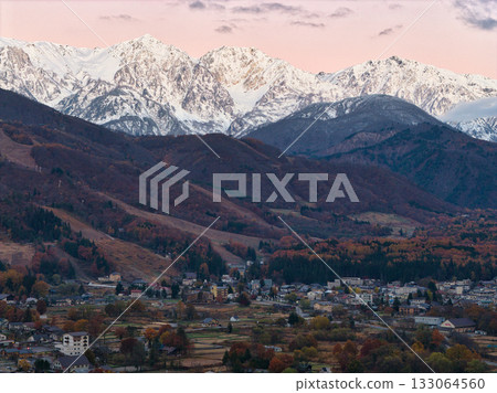 Three-tiered autumn foliage in Hakuba before sunrise, Hakuba Village, Nagano Prefecture (aerial shot by drone) Three-tiered autumn foliage in Hakuba before sunrise, Hakuba Village, Nagano Prefecture (aerial shot by drone) 133064560