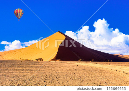 納米布沙漠酷熱難耐,景色壯麗。 納米布沙漠酷熱難耐,景色壯麗。 133064633