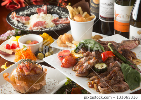 各種派對菜餚 各種派對菜餚 133065316