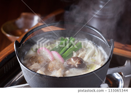 Steaming hot fish ball pot 133065344