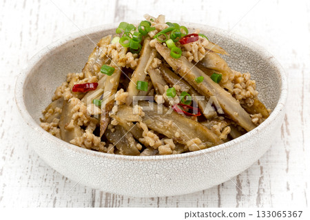 Stir-fried pork and burdock 133065367