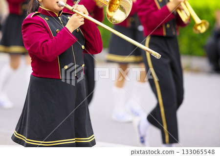 行進樂隊遊行樂器 133065548