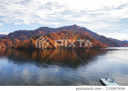 Autumn leaves of Okadaden Lake Autumn leaves of Okadaden Lake 133067494