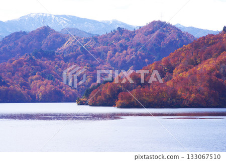 Autumn leaves of Okadaden Lake Autumn leaves of Okadaden Lake 133067510