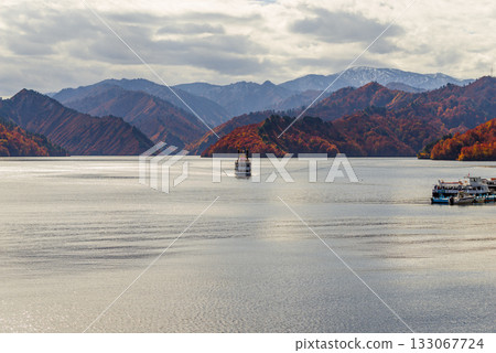 秋季的忠實湖 133067724