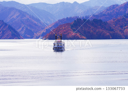 Lake Tadami in autumn Lake Tadami in autumn 133067733