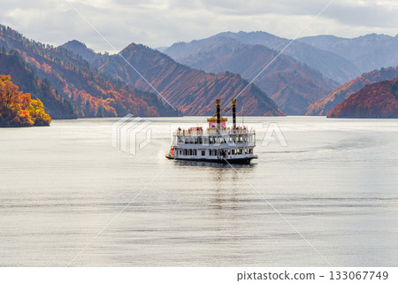 秋季的忠實湖 133067749