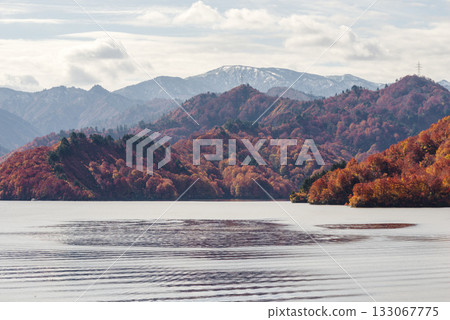 Lake Tadami in autumn 133067775