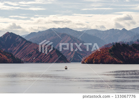 Lake Tadami in autumn 133067776