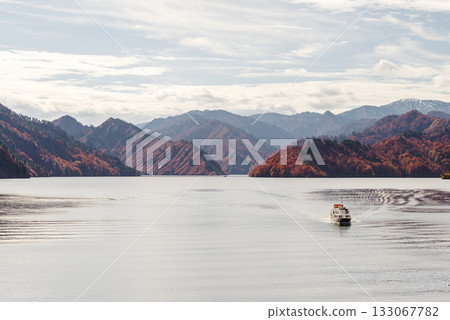 Lake Tadami in autumn 133067782