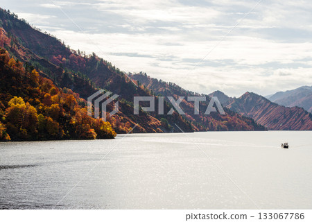 Lake Tadami in autumn Lake Tadami in autumn 133067786