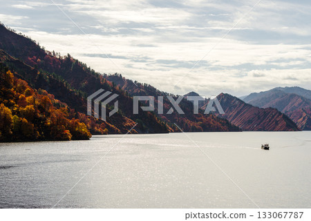 秋季的忠實湖 133067787