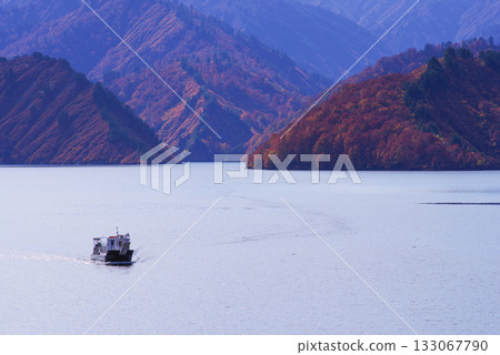 秋季的忠實湖 133067790