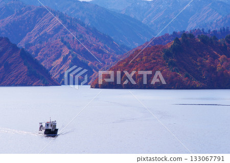 Lake Tadami in autumn 133067791