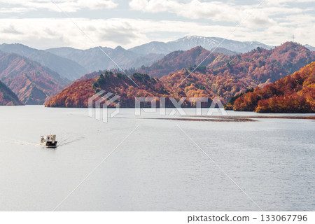 Lake Tadami in autumn Lake Tadami in autumn 133067796