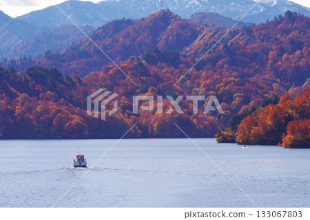 Lake Tadami in autumn Lake Tadami in autumn 133067803