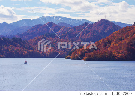 Lake Tadami in autumn Lake Tadami in autumn 133067809