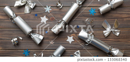 Christmas crackers with shiny confetti on color background, top view, copy space 133068340