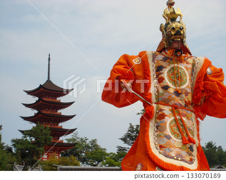 一種代代相傳的慶祝舞蹈 一種代代相傳的慶祝舞蹈 133070189