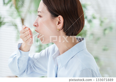 Bad breath in women Bad breath in women 133071889