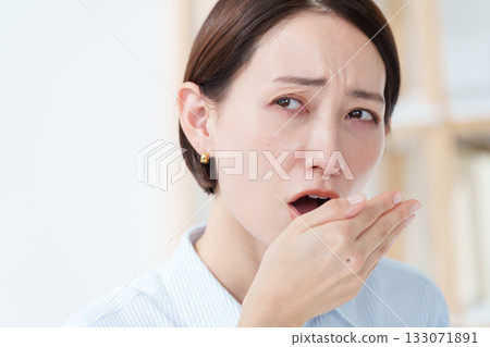 Bad breath in women 133071891