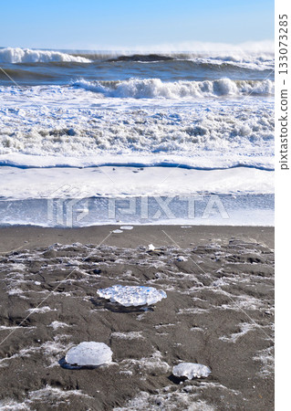 北海道大津海岸的珠寶冰 北海道大津海岸的珠寶冰 133073285