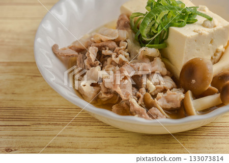 Pork and mushroom tofu 133073814