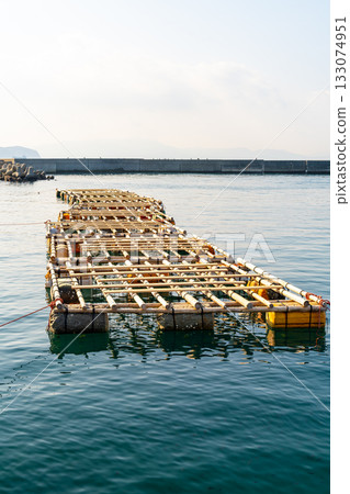 水產養殖所使用的近海魚籠 133074951