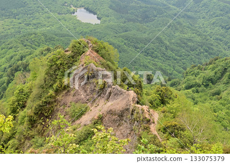 從戶隱山頂眺望有之渡。 133075379