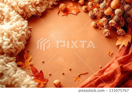 背景圖：秋季，赤陶色，蓬鬆的毛線和堅果 133075767