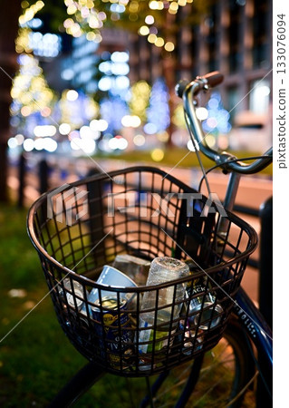自行車籃裡的垃圾 133076094