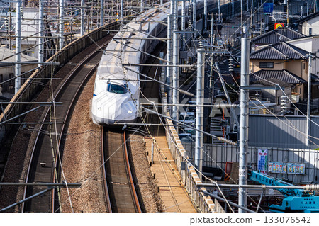 開往東京車站的希望號新幹線。初冬時節，從獅子館遊樂園看到的景色。 4. 岡山縣岡山市東區。 133076542