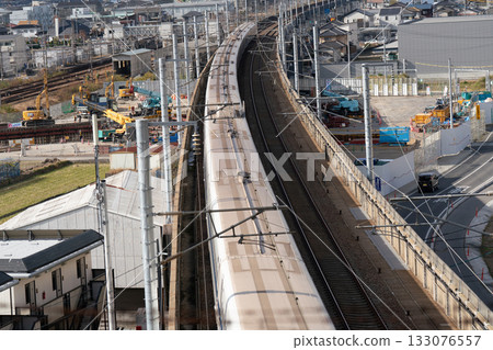 開往博多車站的首都號新幹線。初冬時節,從獅子館遊樂園眺望的景色。 8. 岡山縣岡山市東區。 開往博多車站的首都號新幹線。初冬時節,從獅子館遊樂園眺望的景色。 8. 岡山縣岡山市東區。 133076557