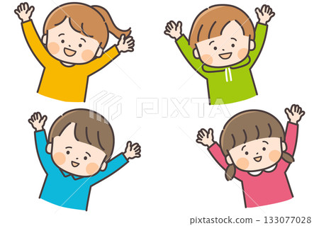 四個微笑的孩子舉起了手 133077028