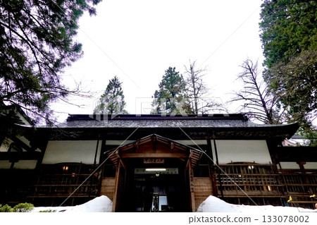Eiheiji Temple: A view of the gate and Ruri Shohokaku, Eiheiji Town, Yoshida County, Fukui Prefecture 133078002