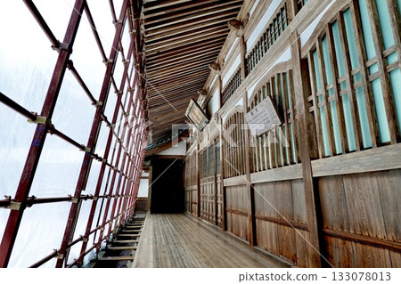 Eiheiji Temple: A view of the corridor of the monks' hall with the eaves covered in snow. Eiheiji Town, Yoshida County, Fukui Prefecture Eiheiji Temple: A view of the corridor of the monks' hall with the eaves covered in snow. Eiheiji Town, Yoshida County, Fukui Prefecture 133078013