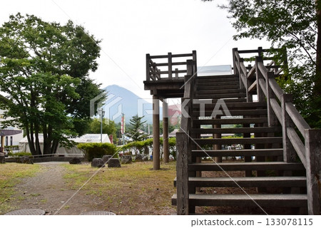 山梨縣鳴澤公路站、鳴澤富士山博物館、自然步道展望台和富士山 山梨縣鳴澤公路站、鳴澤富士山博物館、自然步道展望台和富士山 133078115