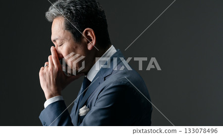 Businessman thinking sideways Businessman thinking sideways 133078496