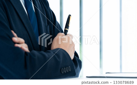 Businessman with arms folded 133078689