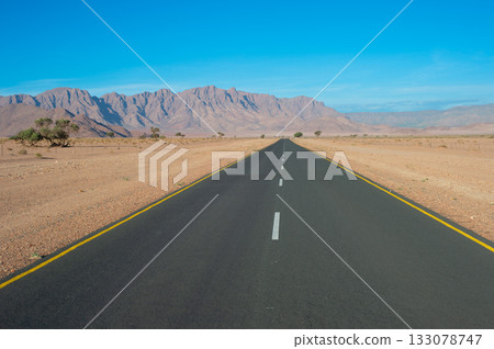 empty asphalt road Sossusvlei, Namibia empty asphalt road Sossusvlei, Namibia 133078747