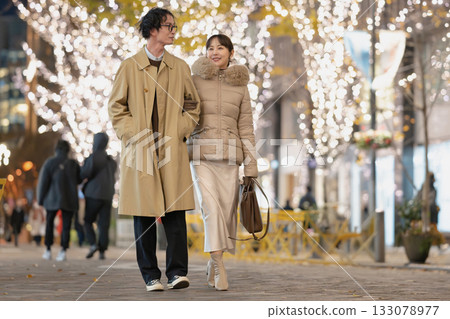 Illuminations and couple Illuminations and couple 133078977