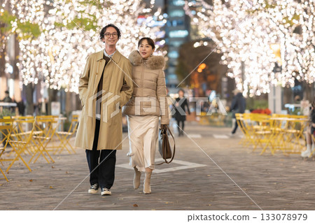 Illuminations and couple 133078979