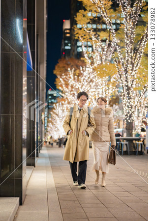 Illuminations and couple 133078982