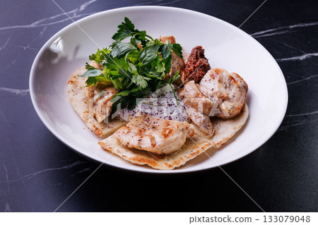 Creamy Chicken Flatbread Plate With Yogurt Sauce, Parsley 133079048