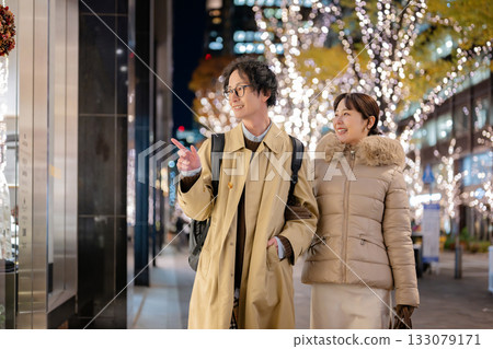 Men and women to date Men and women to date 133079171