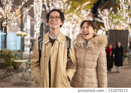 Men and women to date 133079172