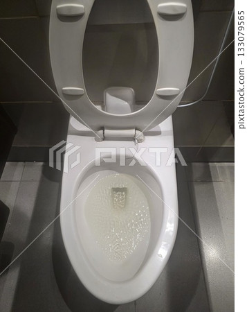 open public toilet man WC 133079565